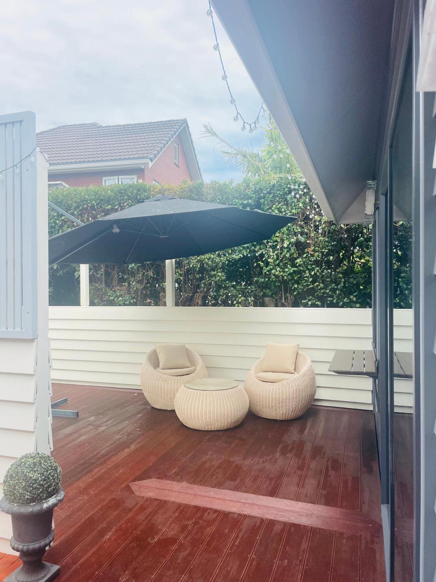 Delightful Little House & Chateau Charme Auckland