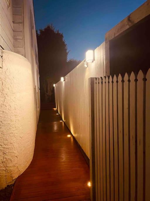 Delightful Little House & Chateau Charme Guest house Auckland