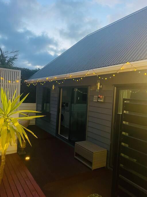 Delightful Little House & Chateau Charme Auckland
