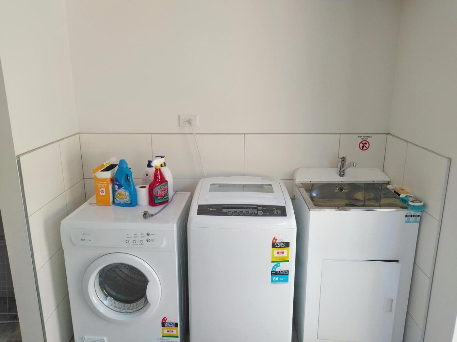 7br 3bh Escape. 2 Min To Browns Bay * Auckland