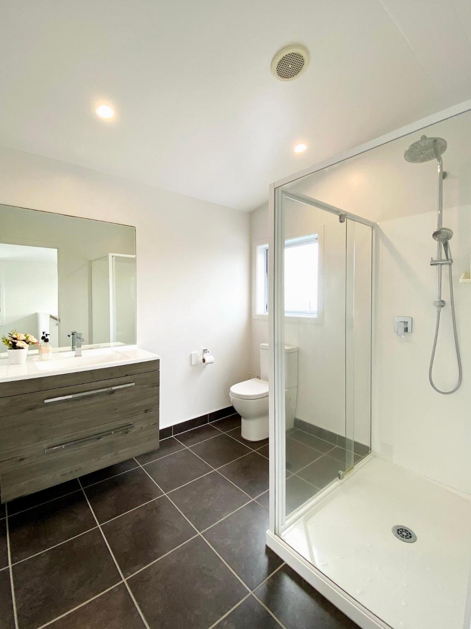 7br 3bh Escape. 2 Min To Browns Bay Auckland