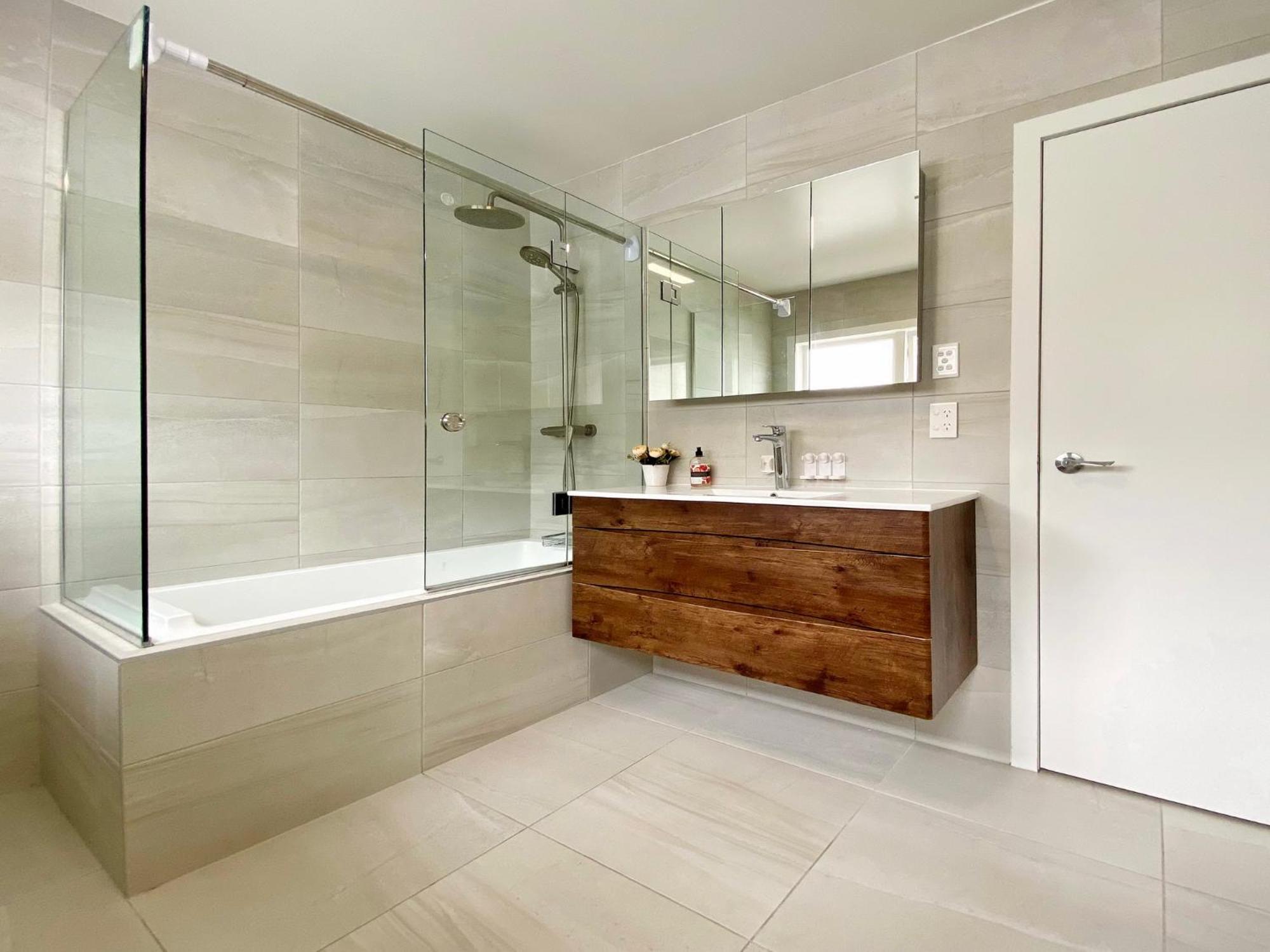 7br 3bh Escape. 2 Min To Browns Bay *