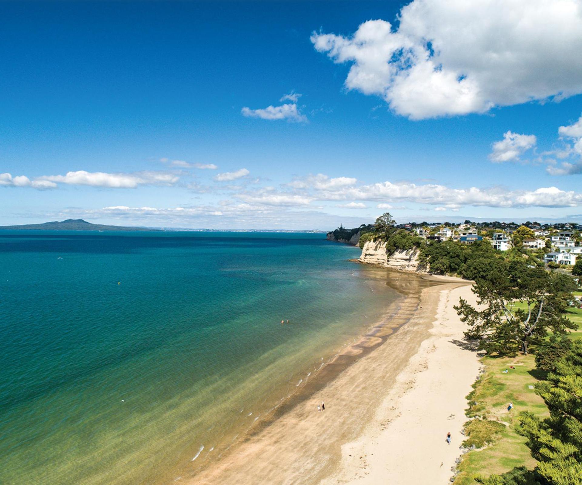 7br 3bh Escape. 2 Min To Browns Bay * Auckland