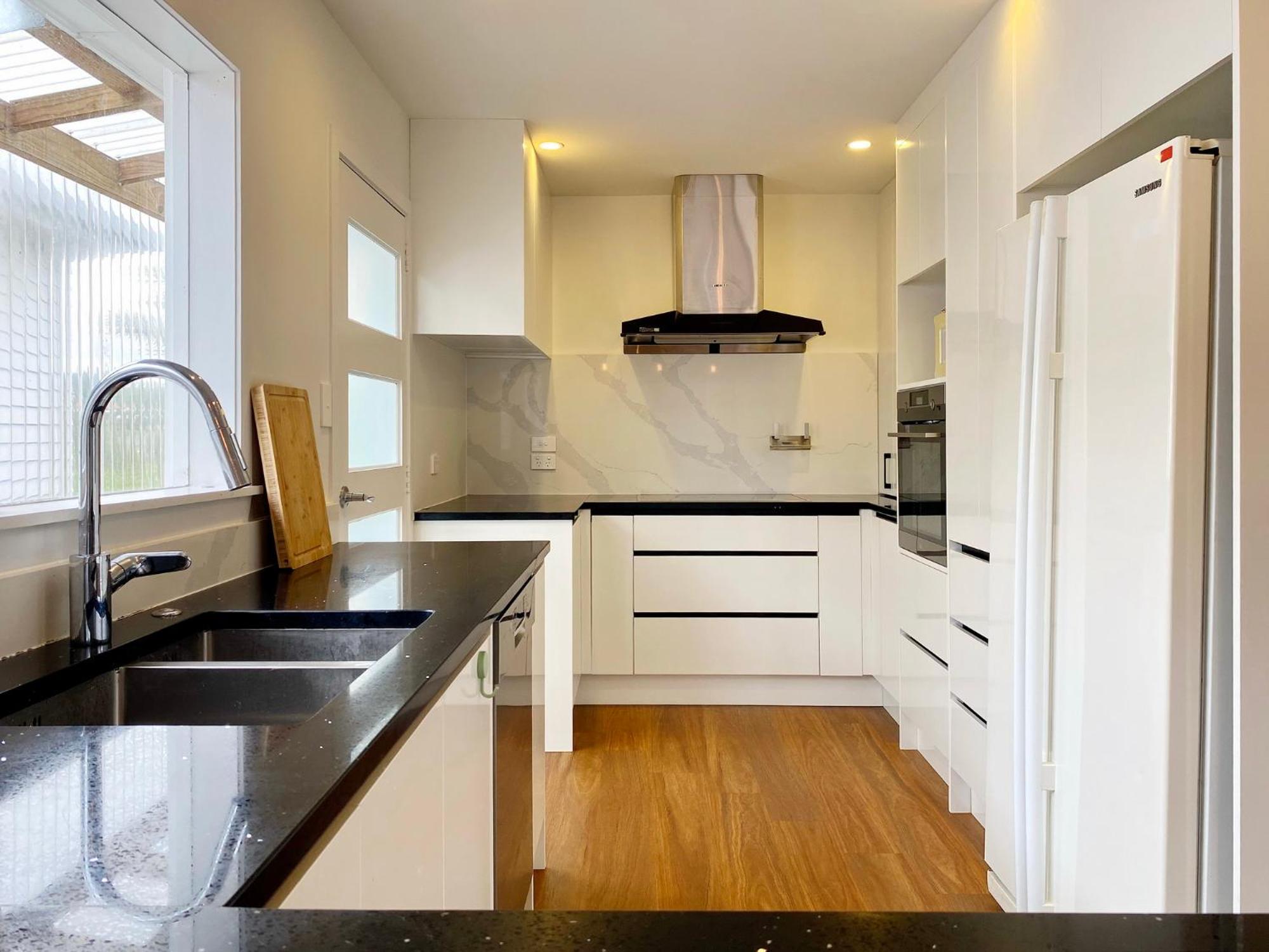 7br 3bh Escape. 2 Min To Browns Bay Auckland