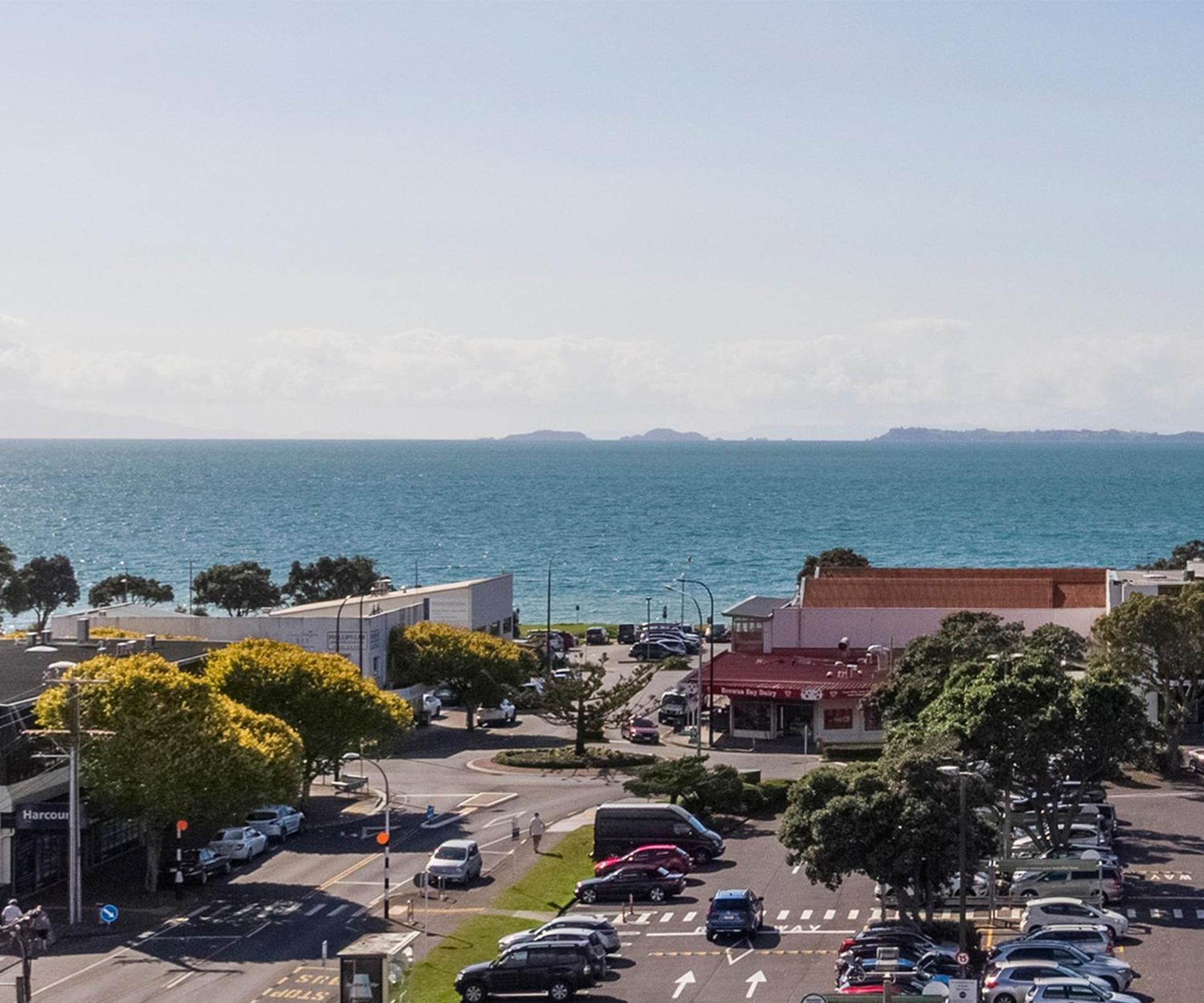 7br 3bh Escape. 2 Min To Browns Bay * Auckland