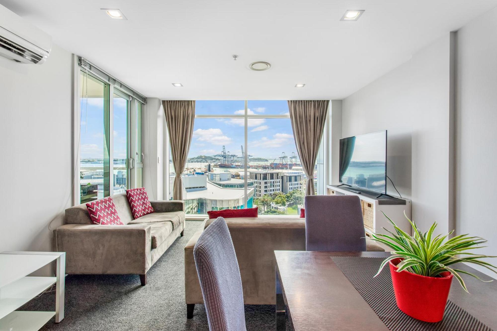 Urban Horizon With Sea Views And Pool