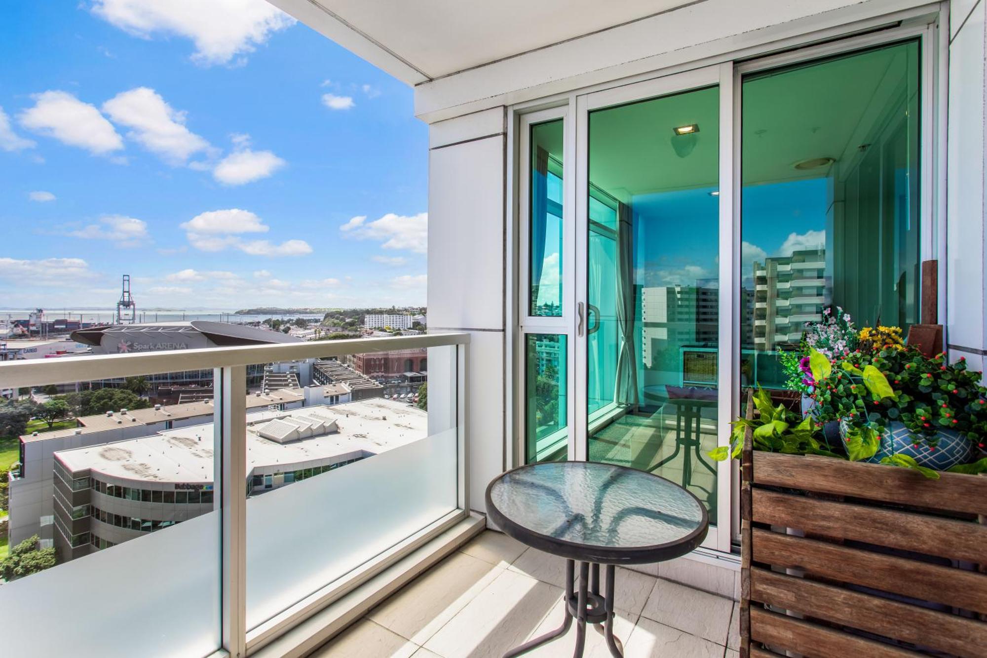 Urban Horizon With Sea Views And Pool Apartment *