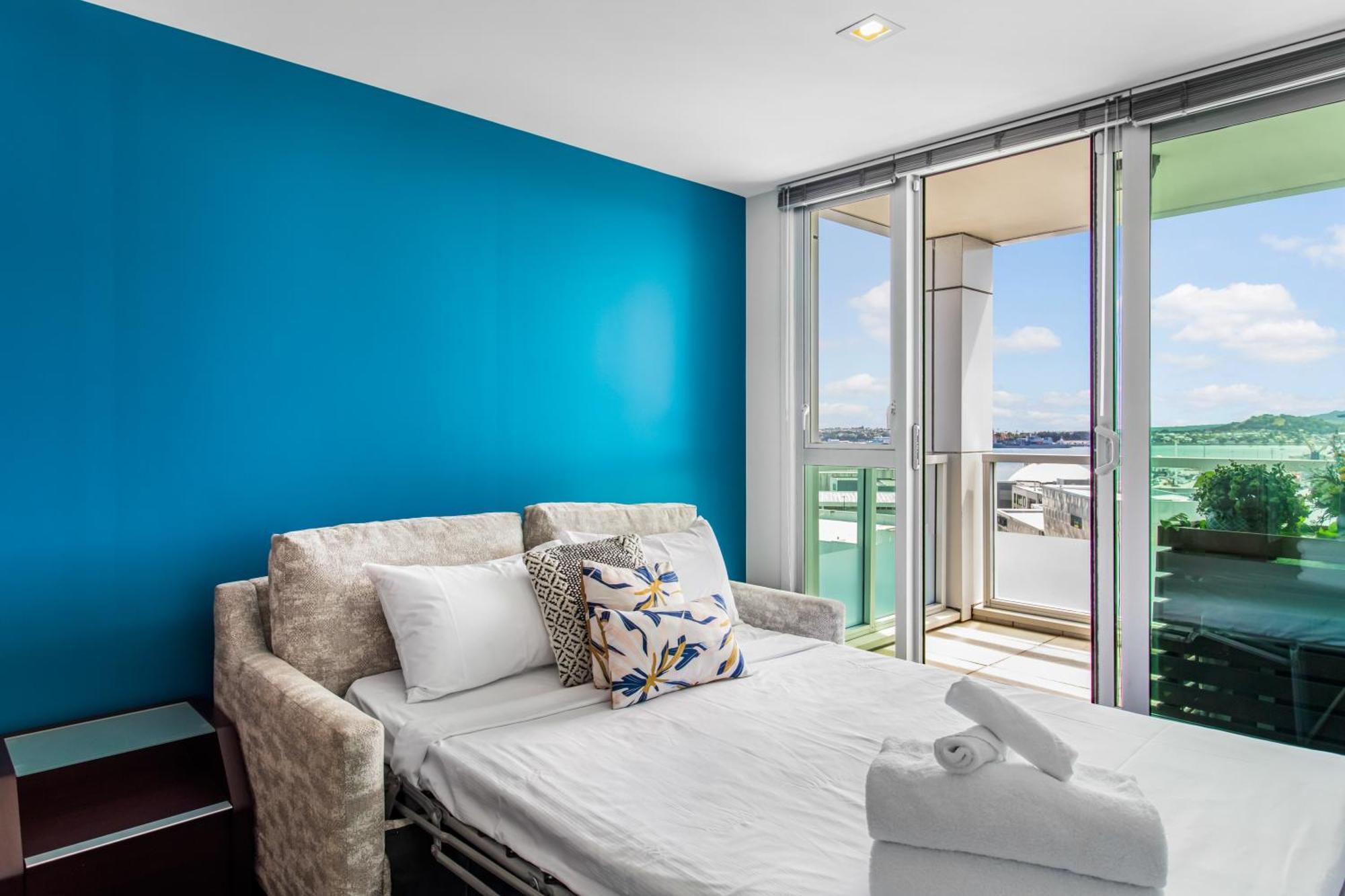 Apartment Urban Horizon With Sea Views And Pool Auckland