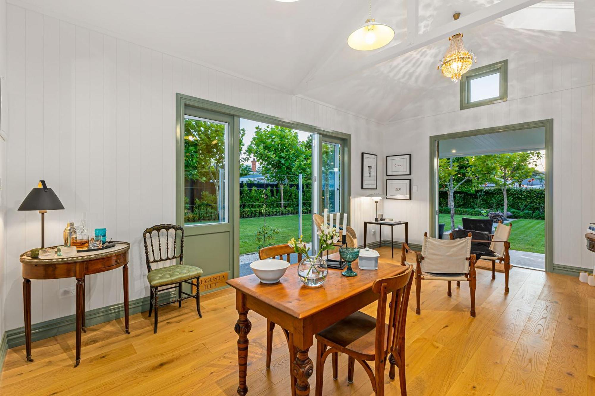 Augusta Hut Villa Auckland