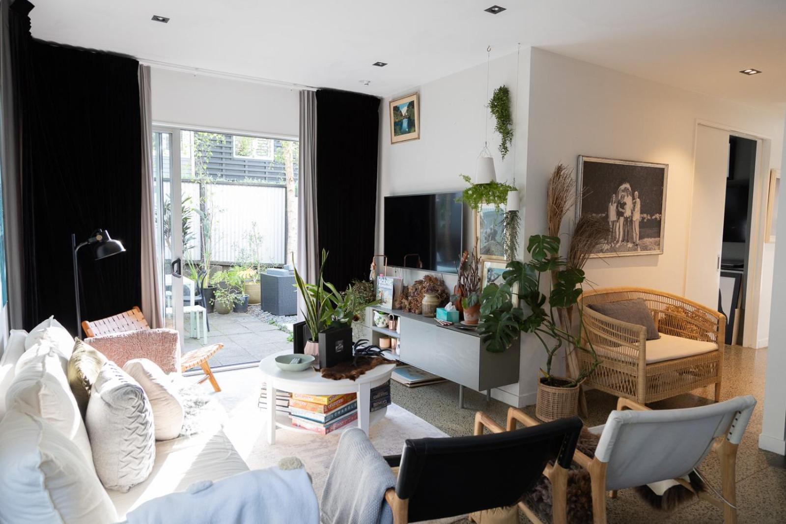 Inner Sunny Bedroom * Auckland