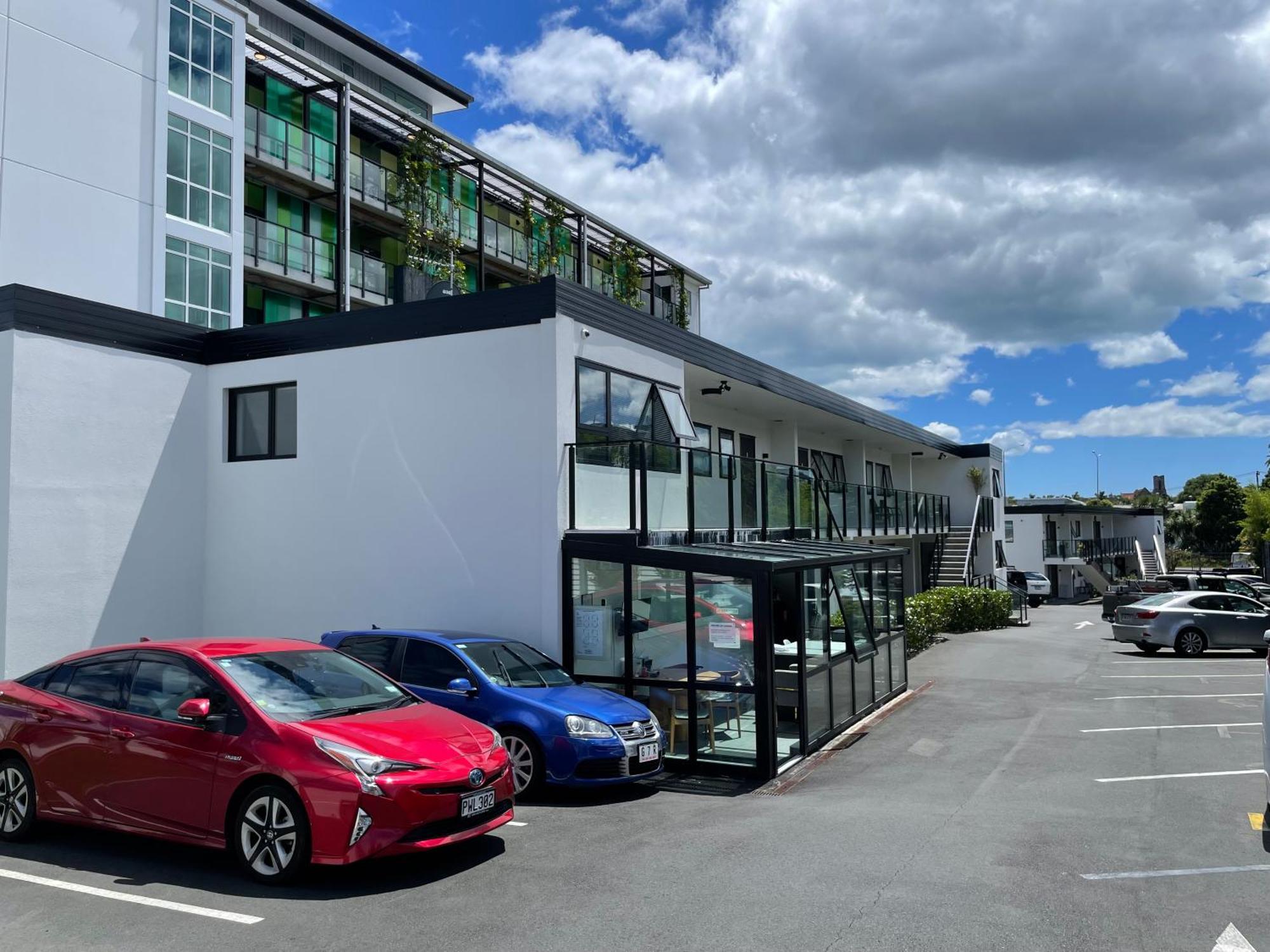 66 Express Luxury In New Market