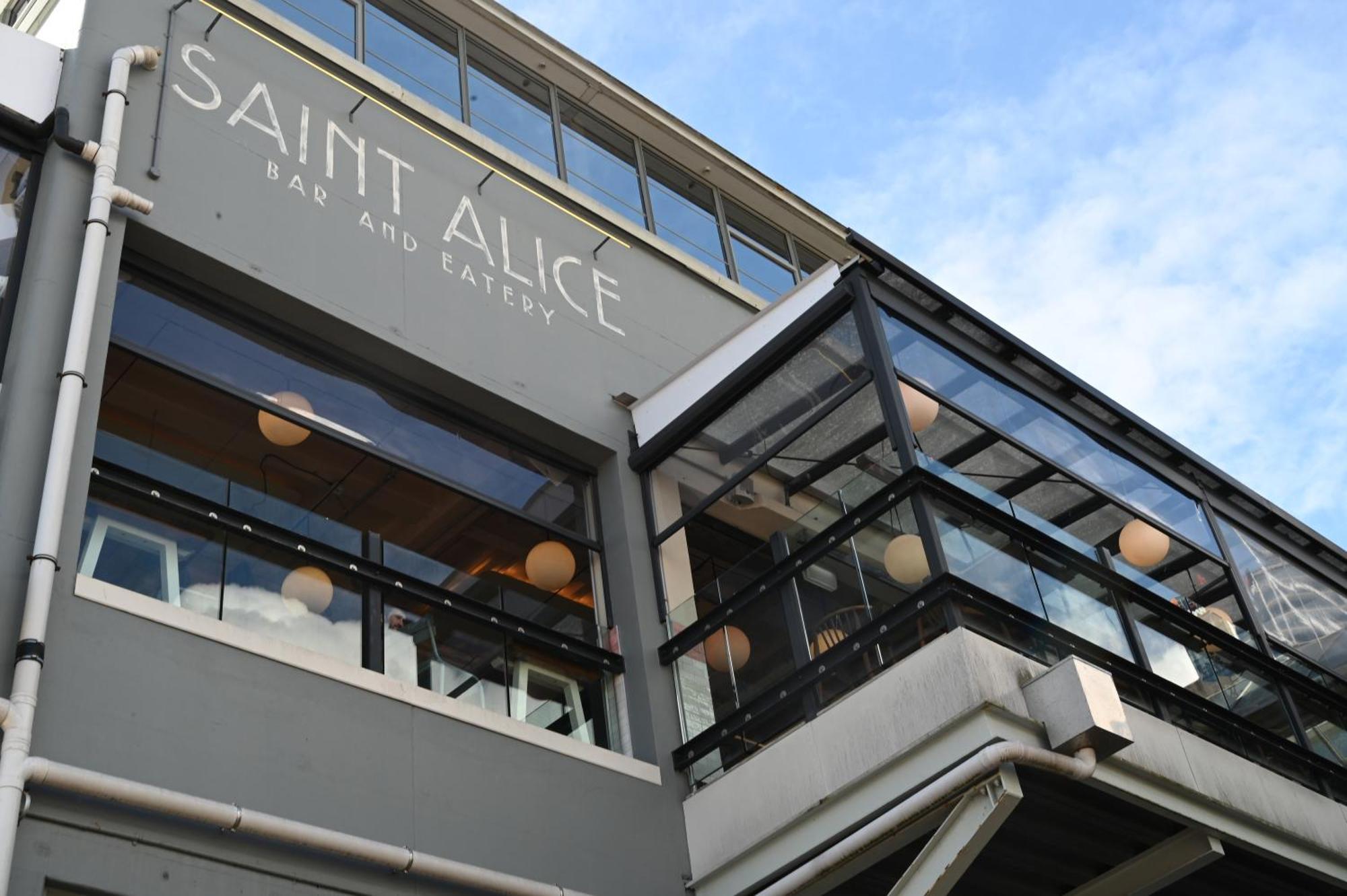 Apartment Sophisticated Spacious W Stunning Harbour View