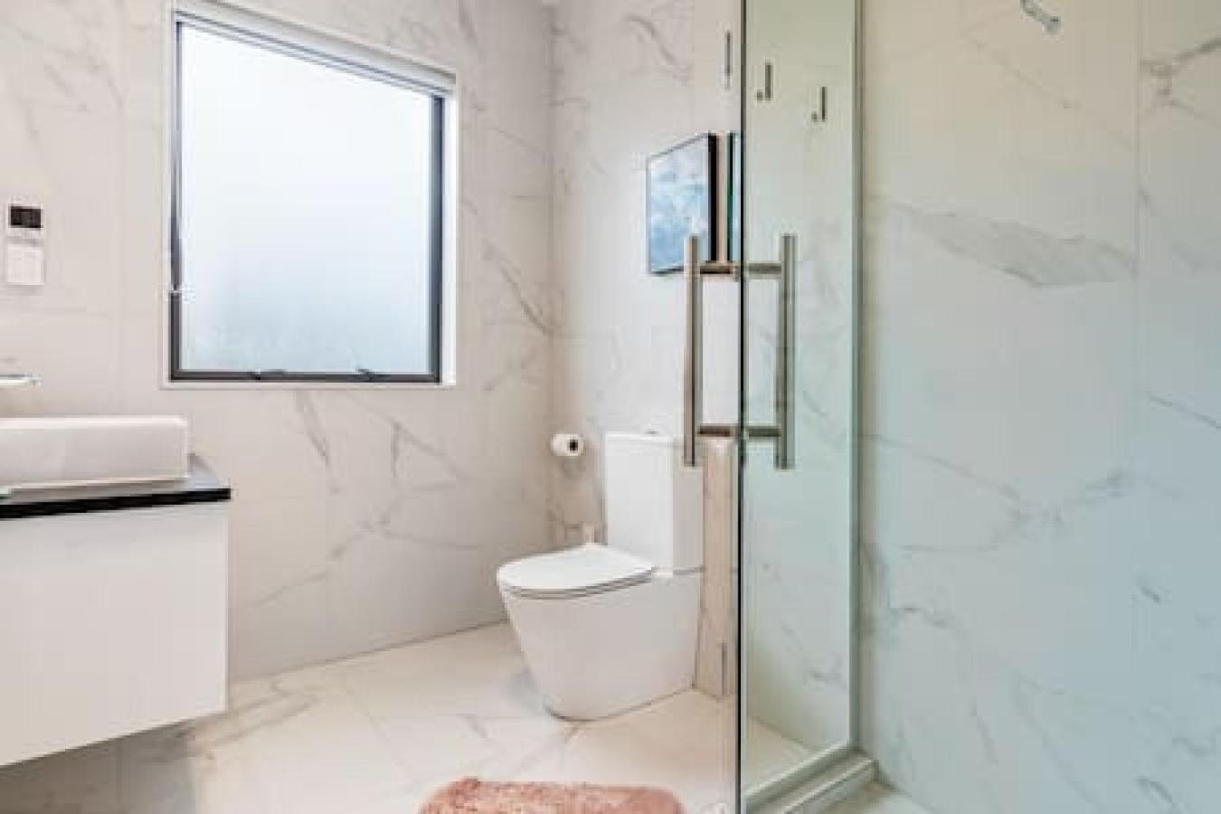 Grand Retreat With Spa, Sauna & Parking Holiday home Auckland
