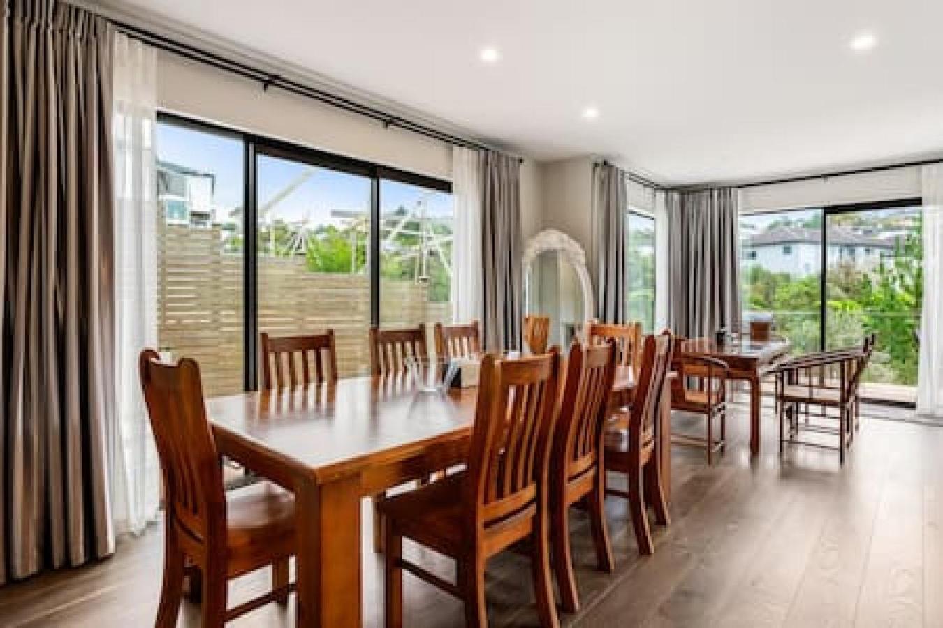 Grand Retreat With Spa, Sauna & Parking Holiday home