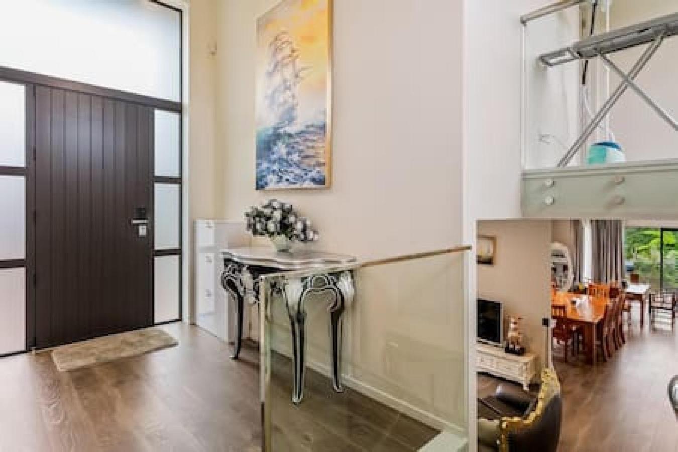 Holiday home Grand Retreat With Spa, Sauna & Parking Auckland