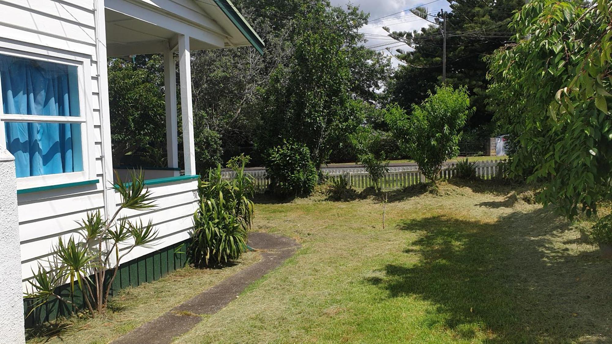 Green Getaway- Unique, 4 Bedroom Bungalow Papakura Auckland