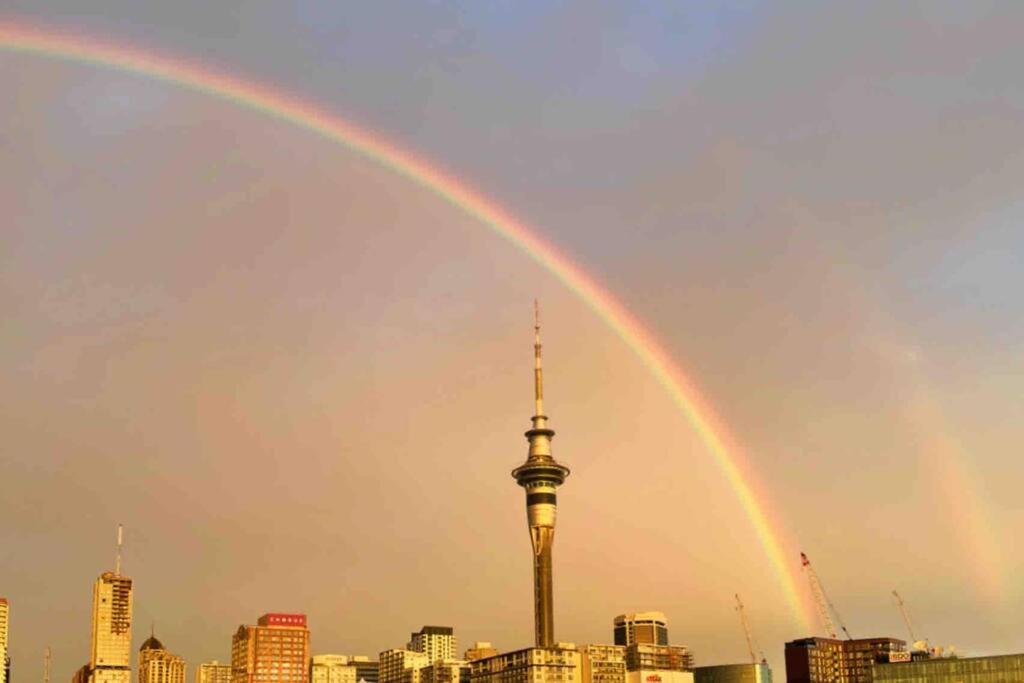 Waterfront With Sky Tower & Harbour View * Auckland