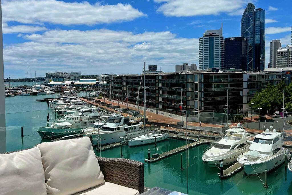 Waterfront With Sky Tower & Harbour View Apartment Auckland