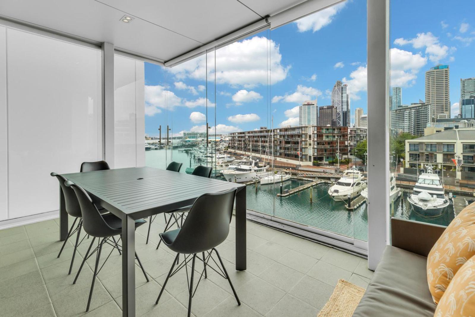 Qv Overlooking The Viaduct * Auckland