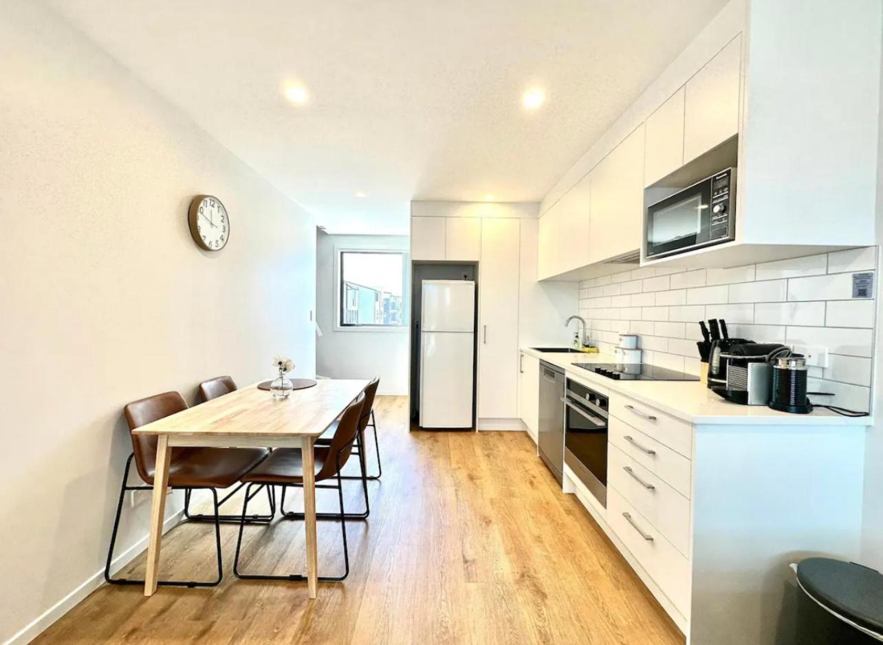 Immaculate - 2 Bedroom Townhouse Close To Fruitvale Train Station Auckland