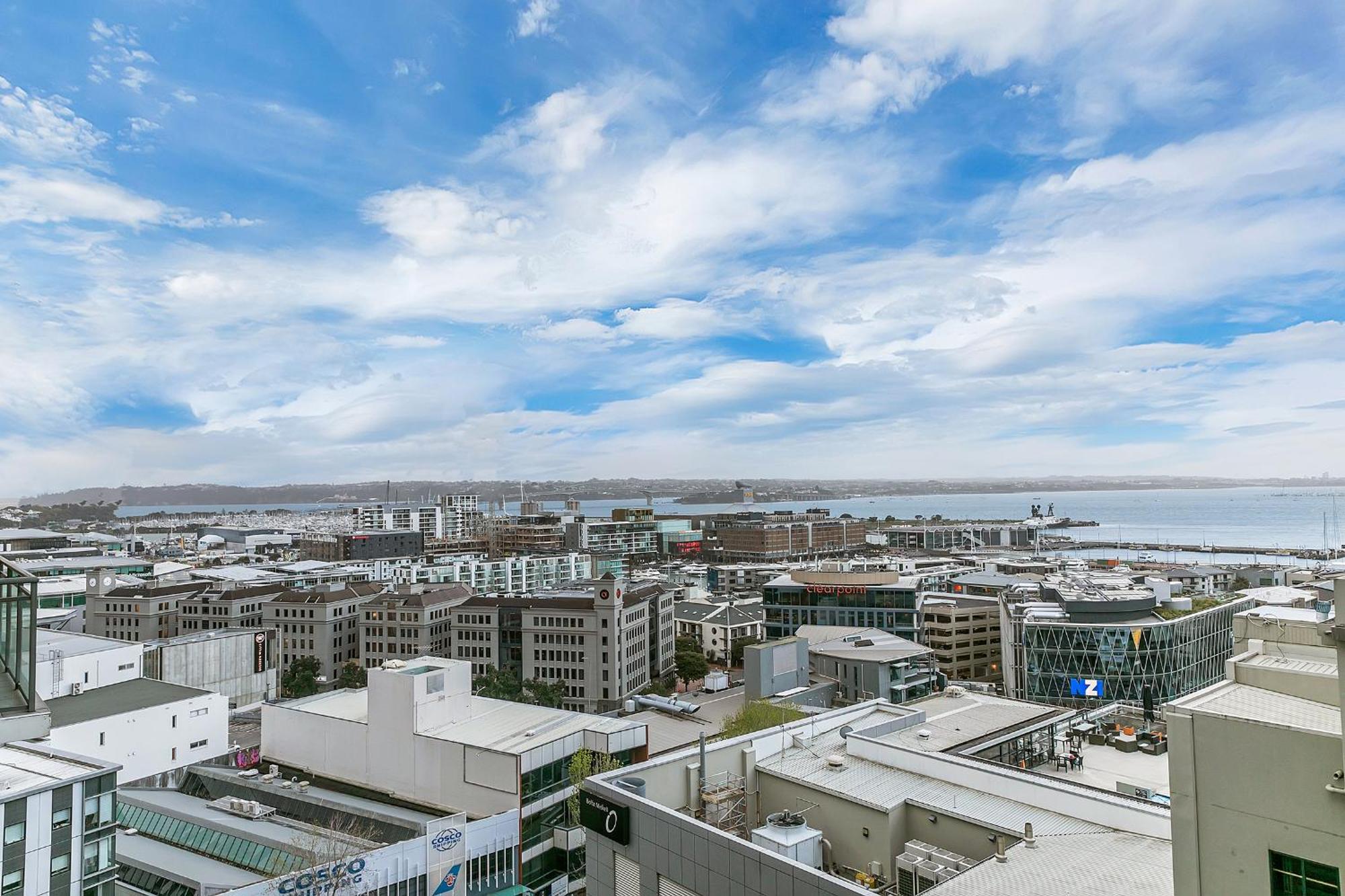 Royale Palace - Rooftop Pool &spa Apartment