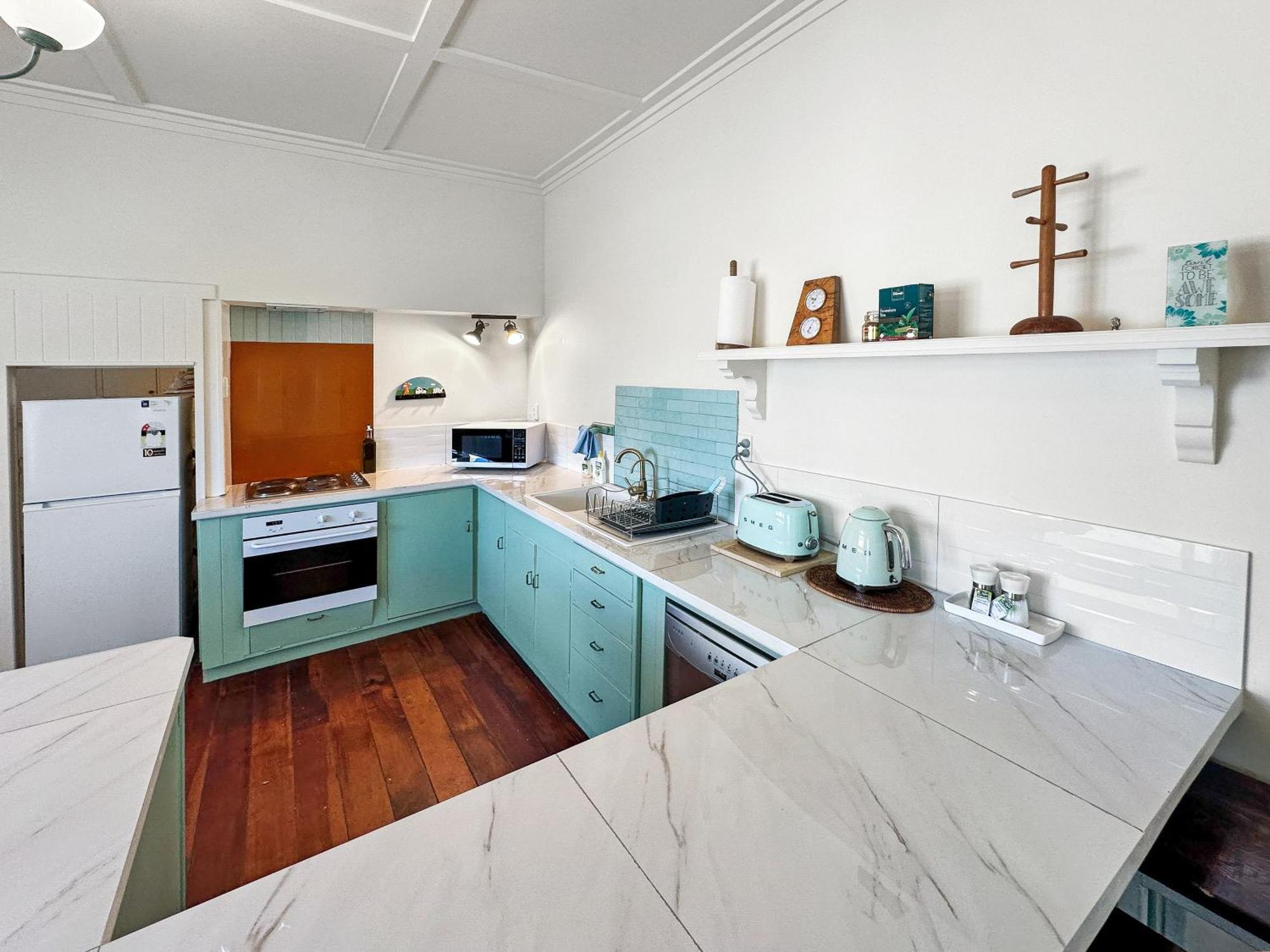Green Getaway- Unique, 4 Bedroom Bungalow Papakura * Auckland