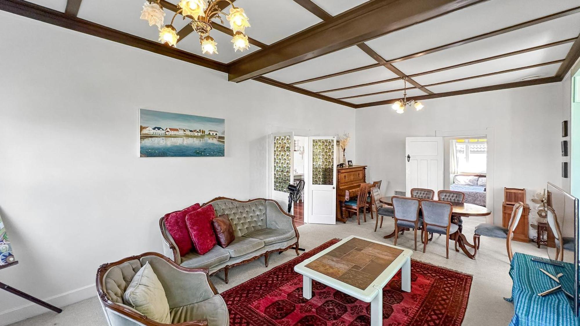 Green Getaway- Unique, 4 Bedroom Bungalow Papakura Auckland