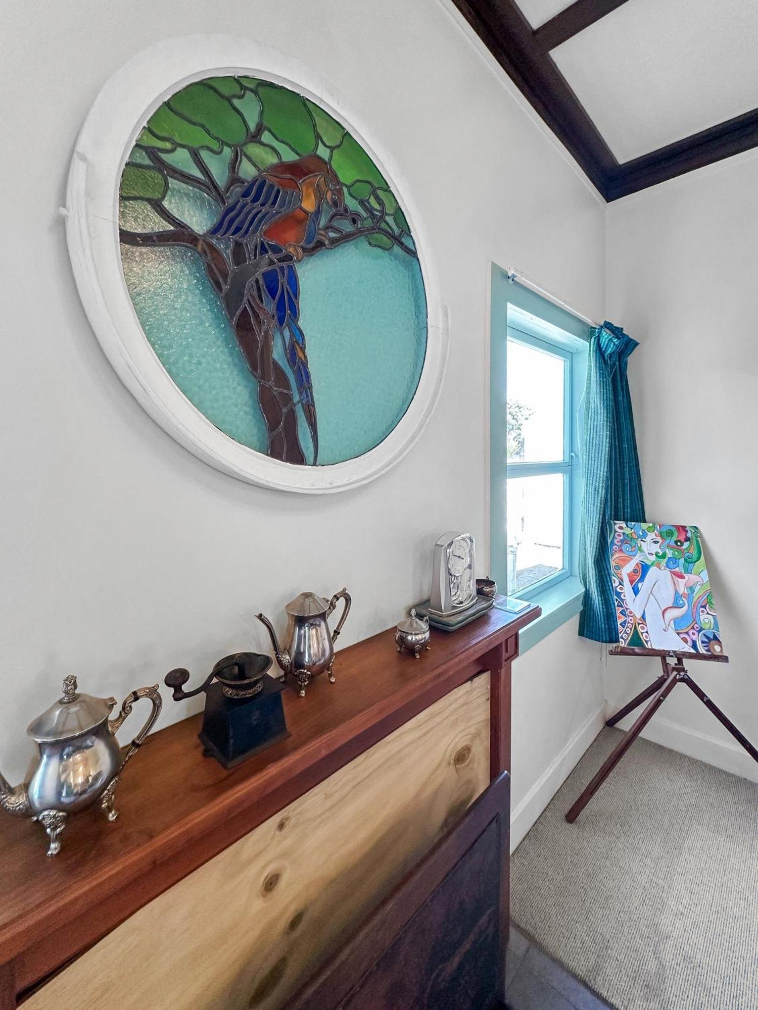 Green Getaway- Unique, 4 Bedroom Bungalow Papakura *