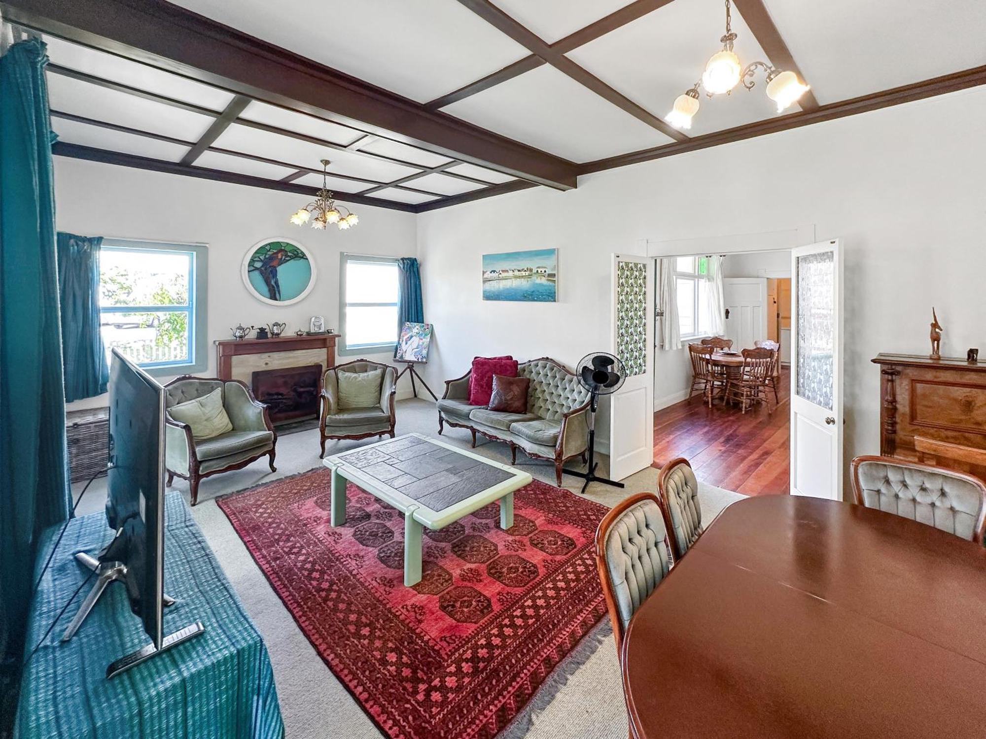 Green Getaway- Unique, 4 Bedroom Bungalow Papakura * Auckland
