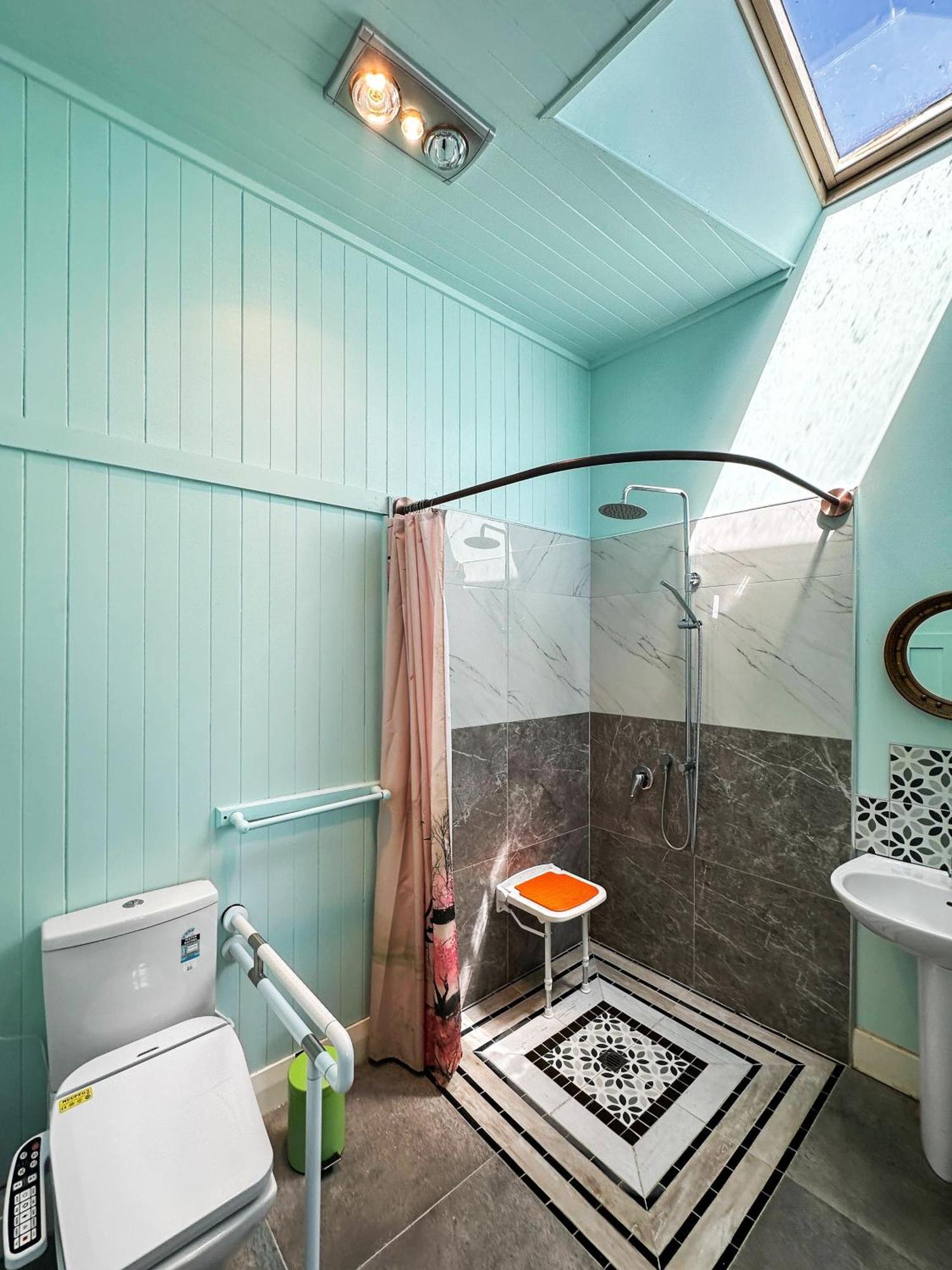 Green Getaway- Unique, 4 Bedroom Bungalow Papakura Pousada