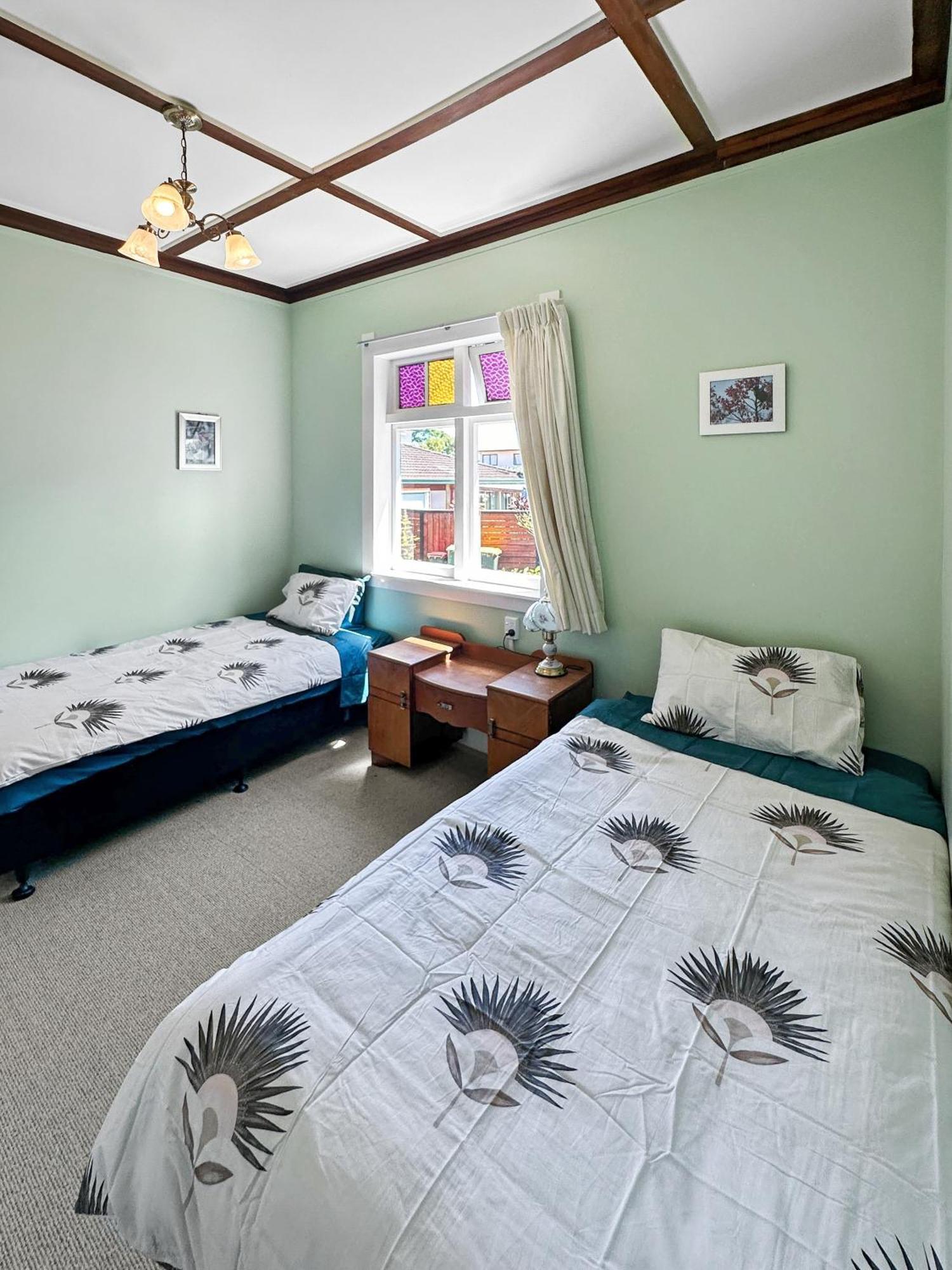 Green Getaway- Unique, 4 Bedroom Bungalow Papakura * Auckland