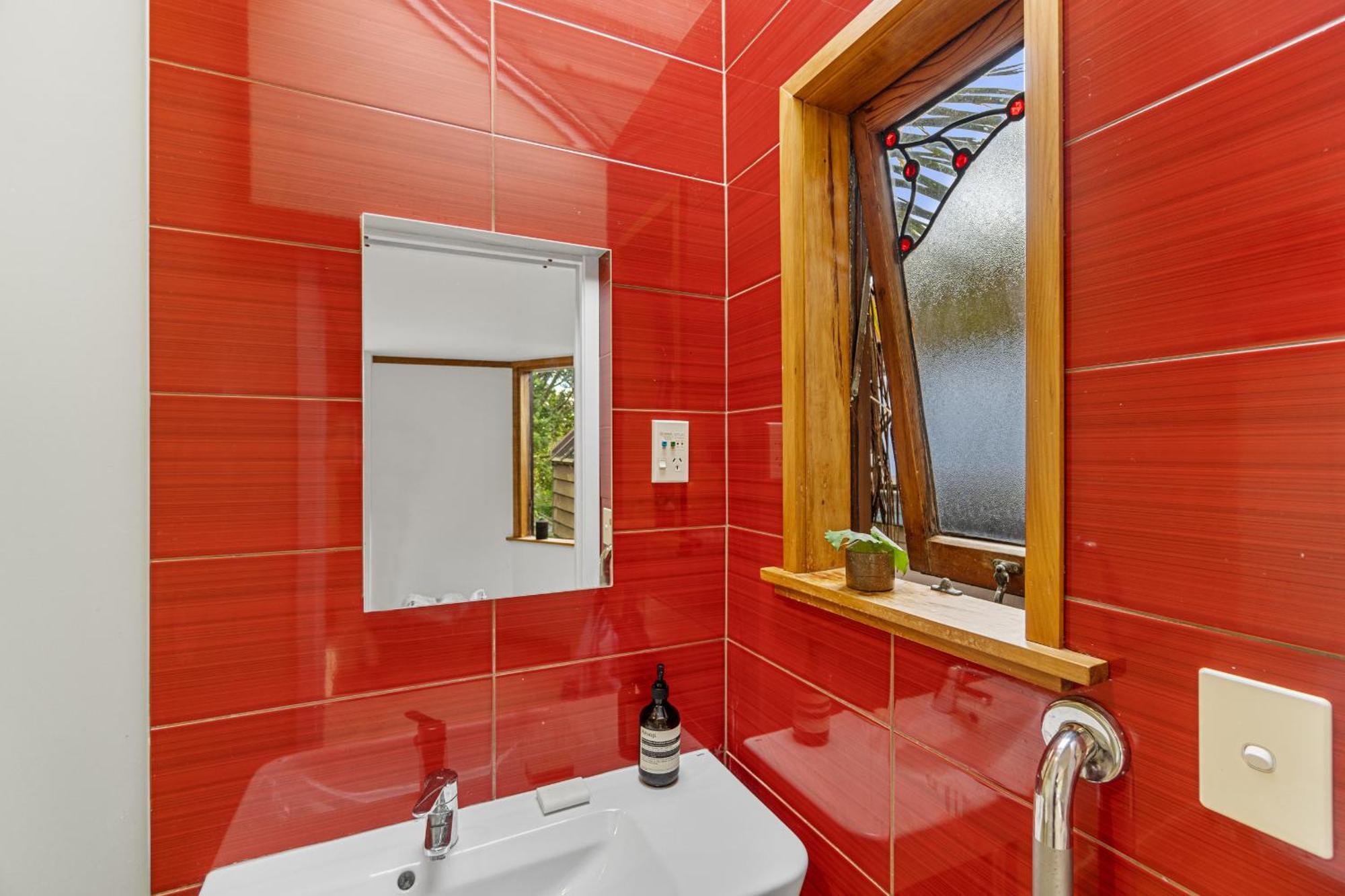 Treetop Sanctuary - Titirangi Holiday home *