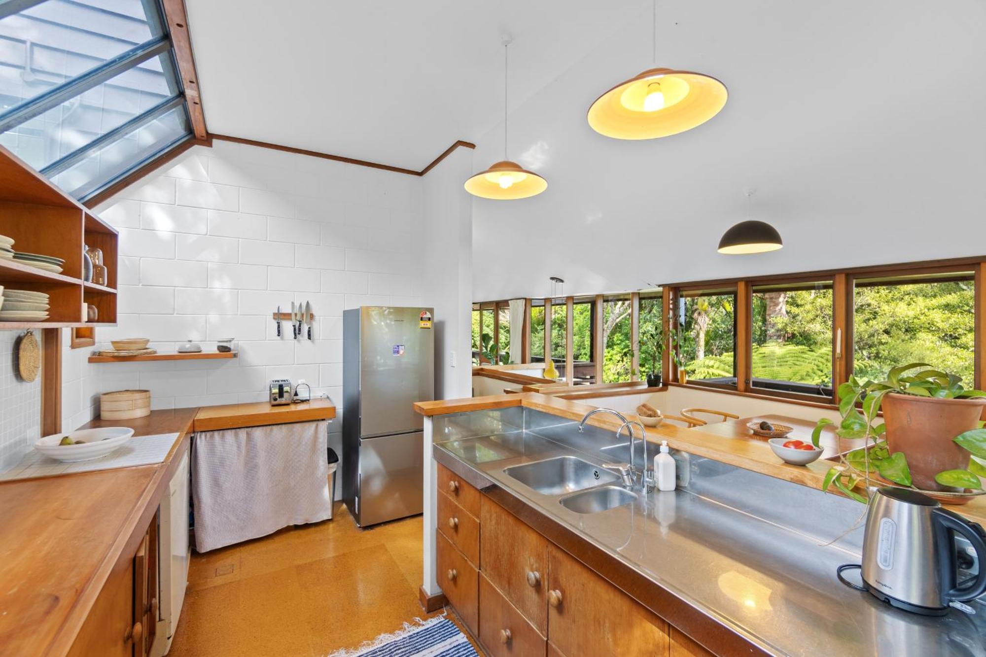 Treetop Sanctuary - Titirangi Holiday home *