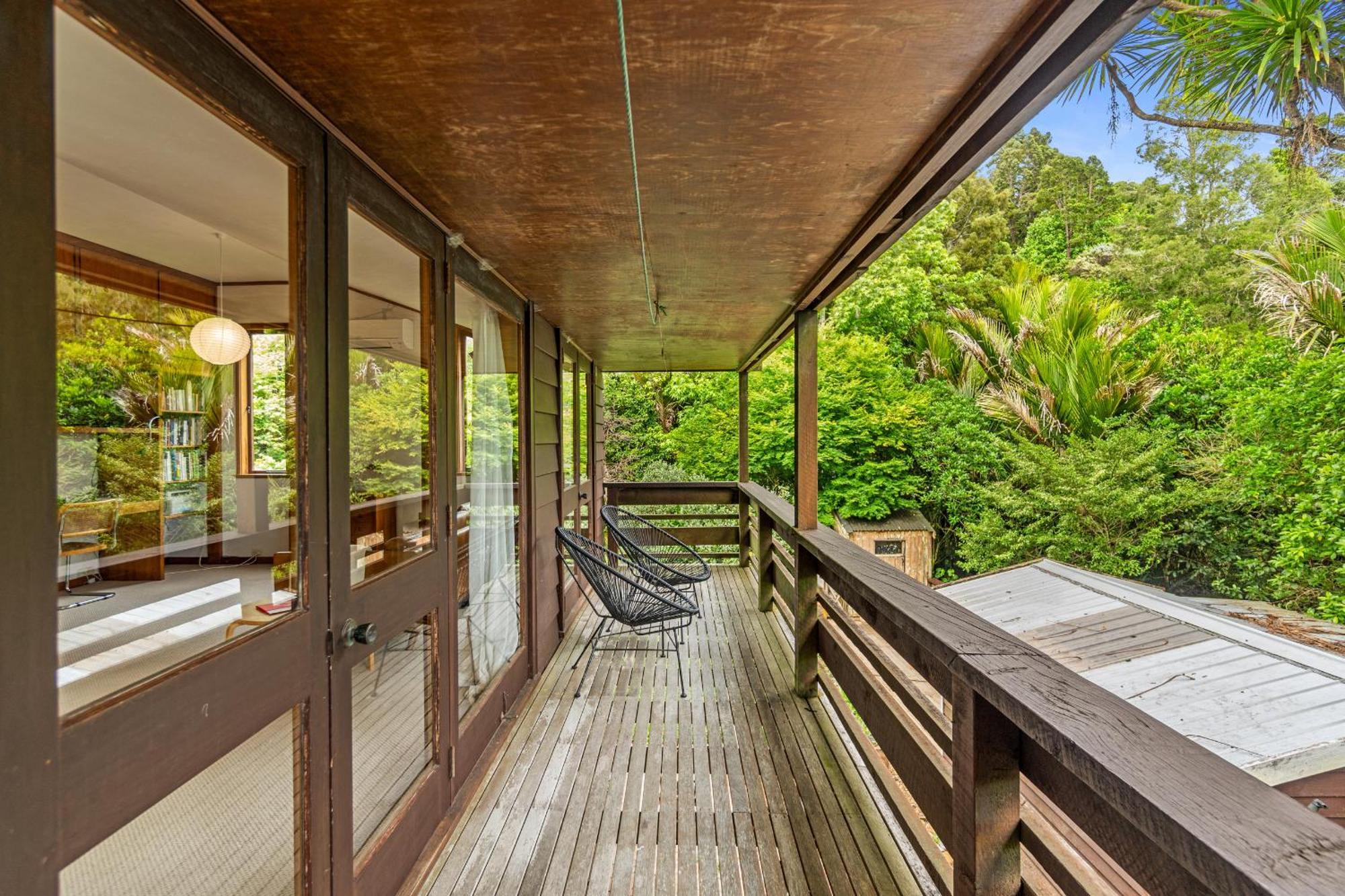 Treetop Sanctuary - Titirangi Holiday home *