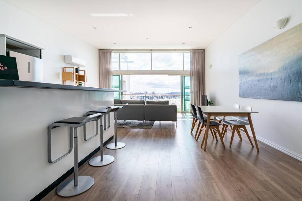 Spacious Penthouse With Spectacular Harbour Views! Apartamento