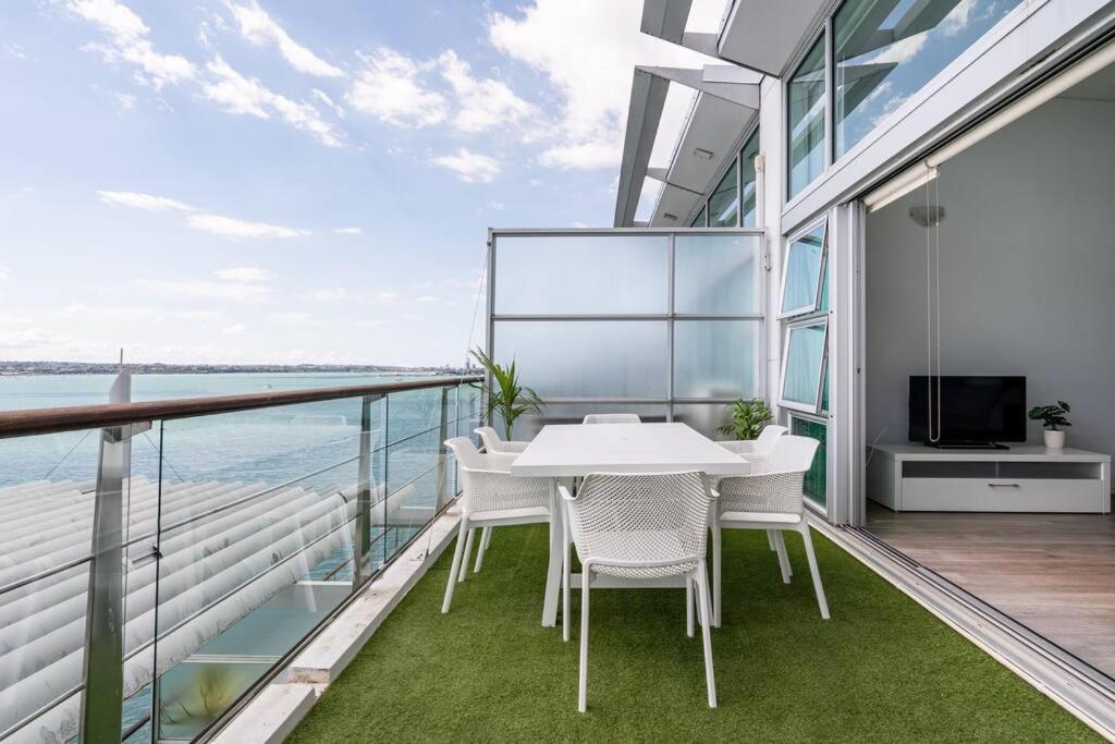 Spacious Penthouse With Spectacular Harbour Views! Apartamento