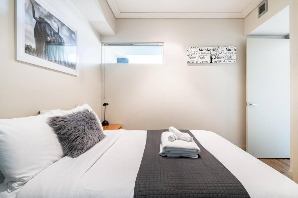 Luxury Waterfront Nest Above Viaduct Harbour *