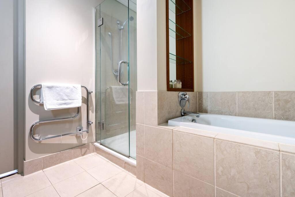 Luxury Waterfront Nest Above Viaduct Harbour * Auckland