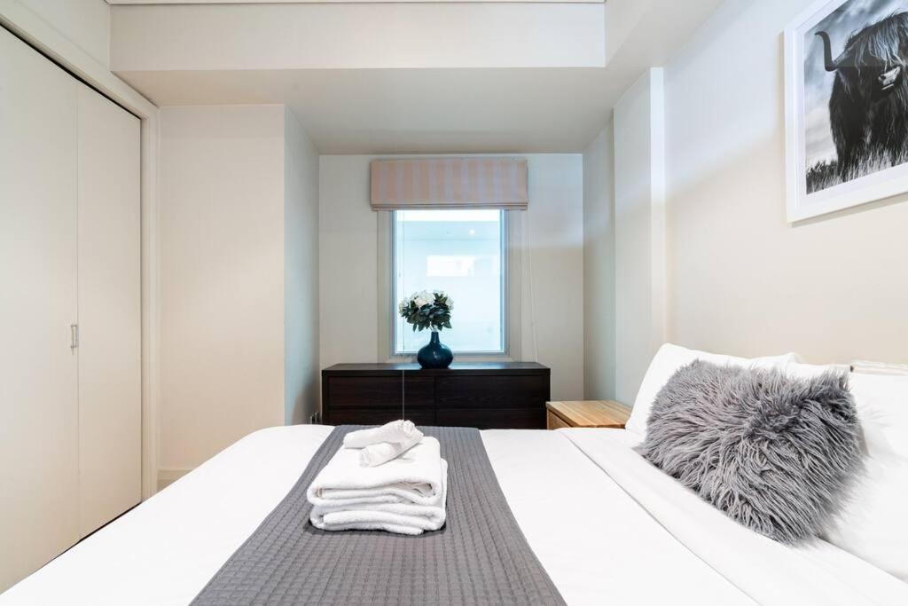 Luxury Waterfront Nest Above Viaduct Harbour *
