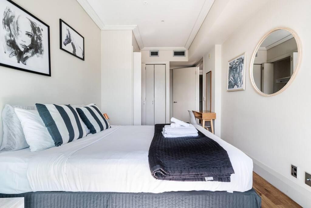 Luxury Waterfront Nest Above Viaduct Harbour Apartment