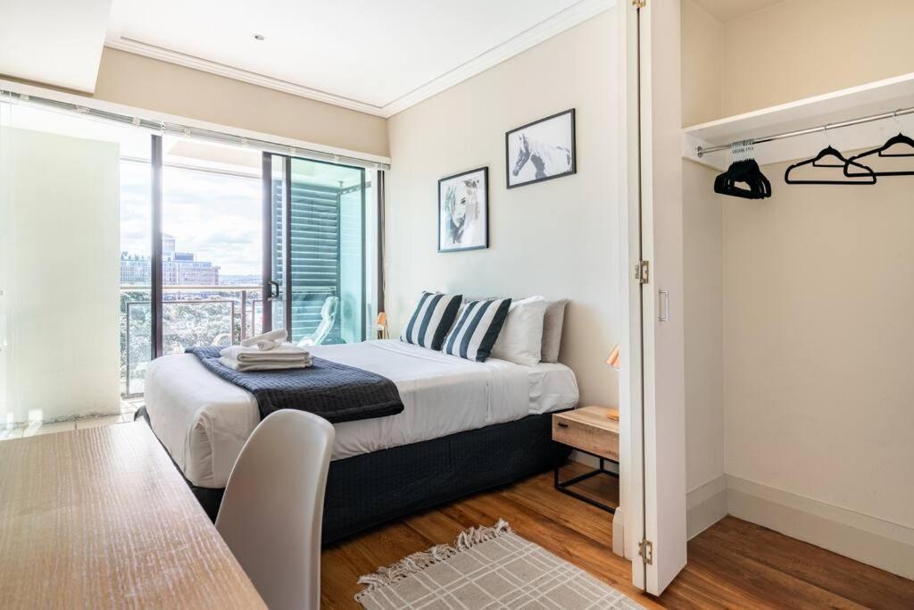 Luxury Waterfront Nest Above Viaduct Harbour