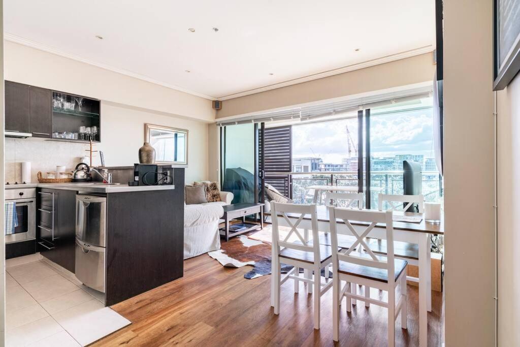 Apartment Luxury Waterfront Nest Above Viaduct Harbour *