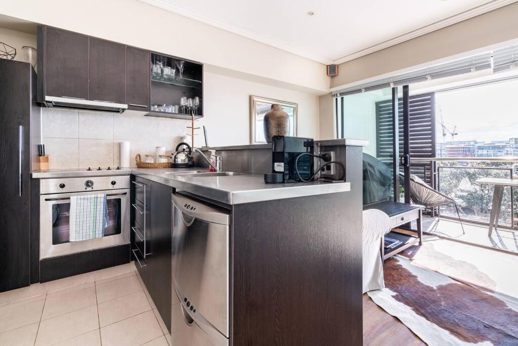 Luxury Waterfront Nest Above Viaduct Harbour *
