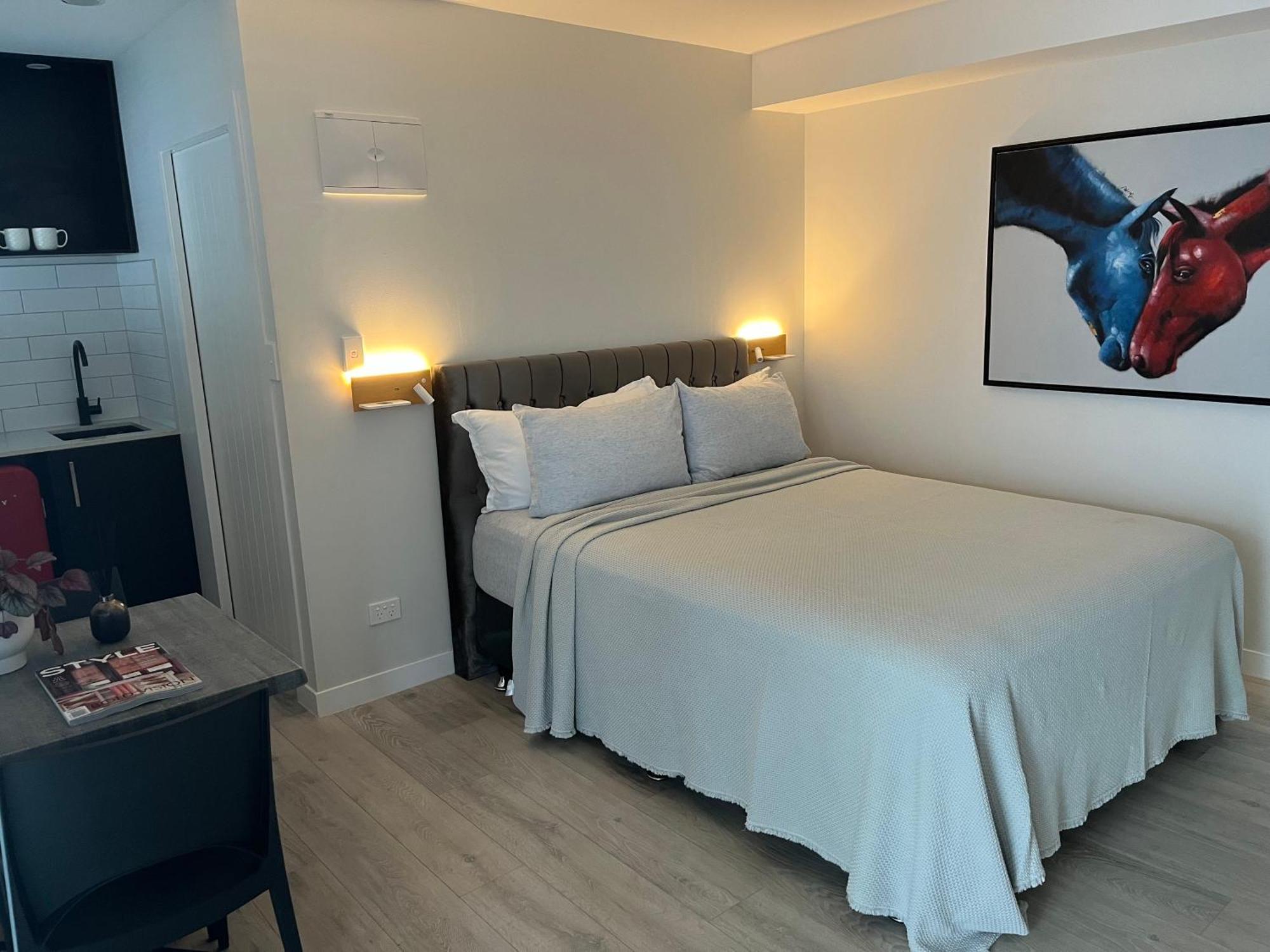 66 Express Luxury In New Market *