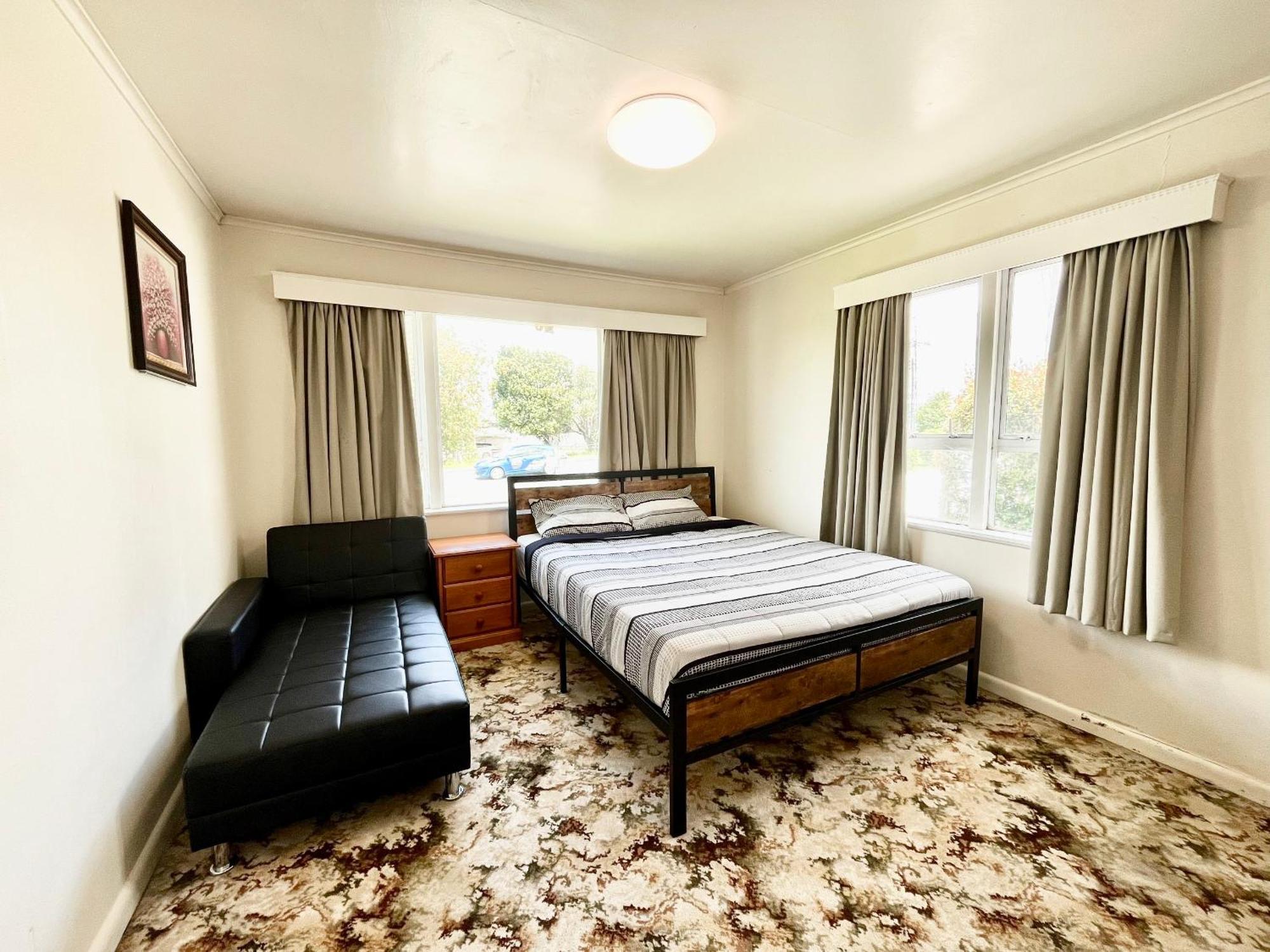 Entire House In Mt Wellington, Holiday home *