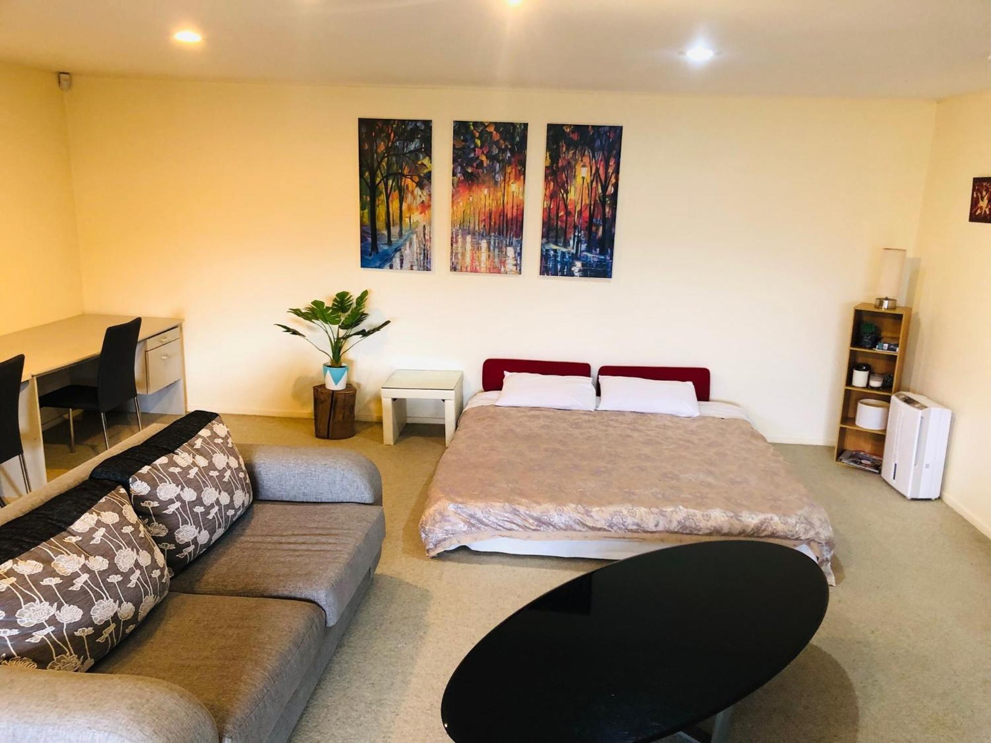 Private In A Lovely House * Auckland