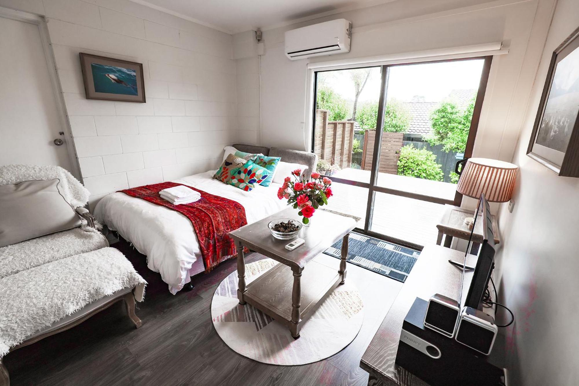 Homestay Swimming Pool Auckland