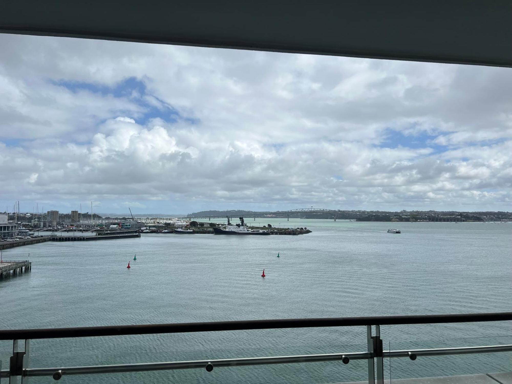 Waterfront Seaview - Same Building Block As Hilton Apartamento