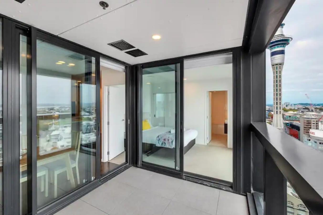 Magnificent Harbour View Skytower View In Cbd Apartment *