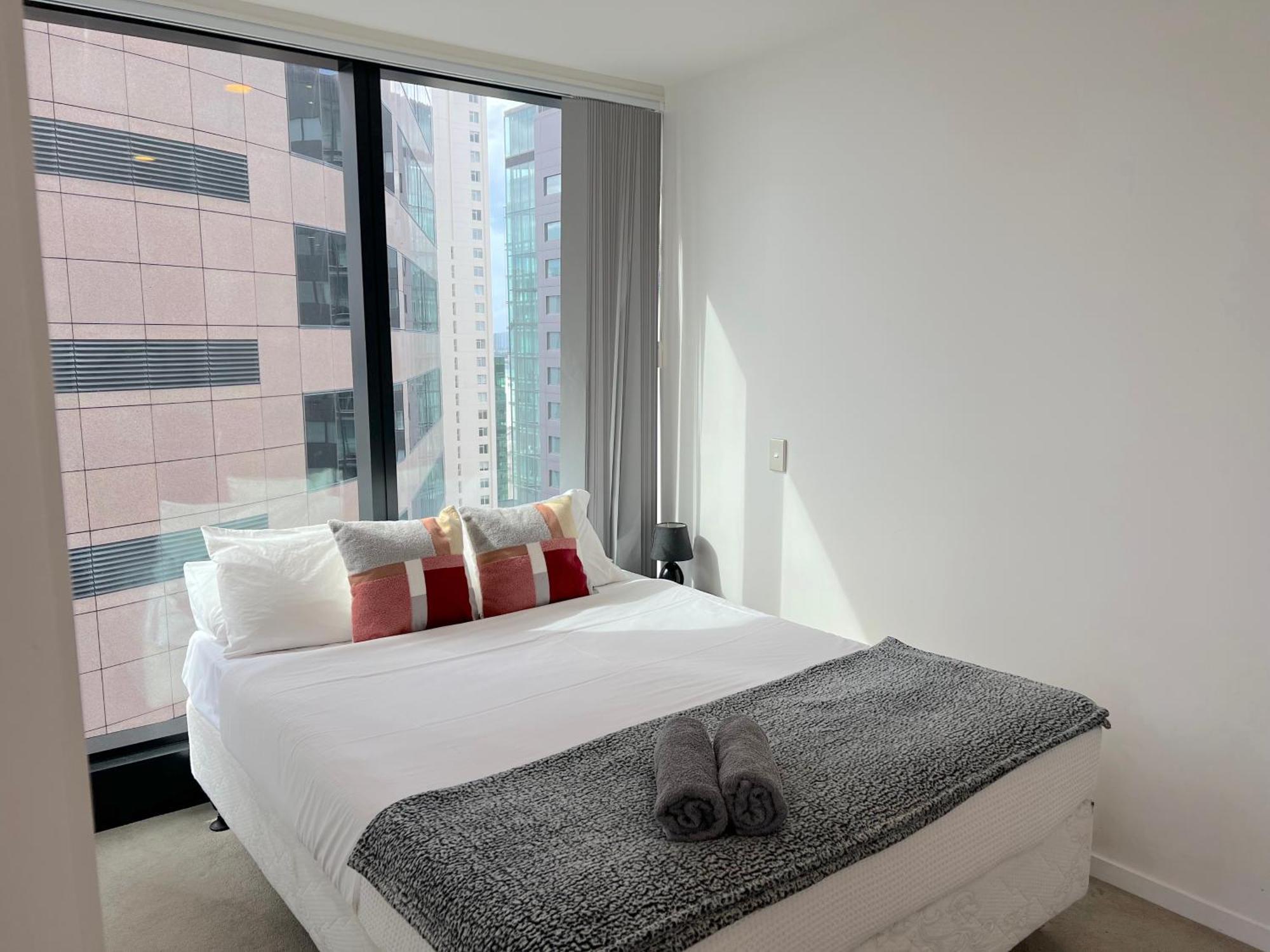 Magnificent Harbour View Skytower View In Cbd Apartment Auckland